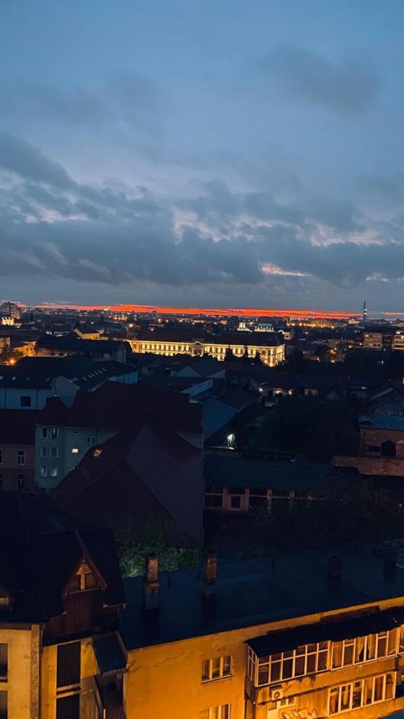 Over The City Орадя Экстерьер фото