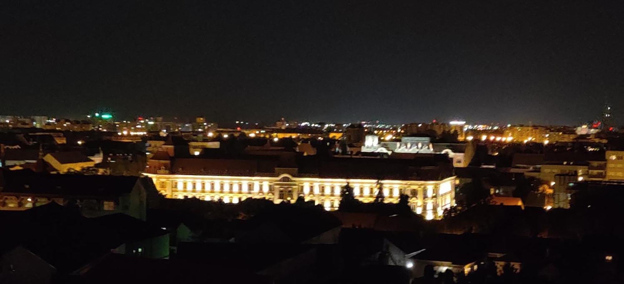 Over The City Орадя Экстерьер фото